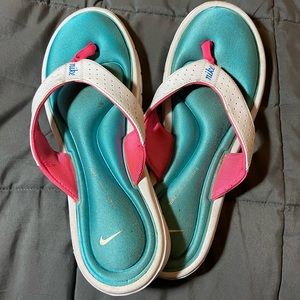 2 Pairs Nike FlipFlops